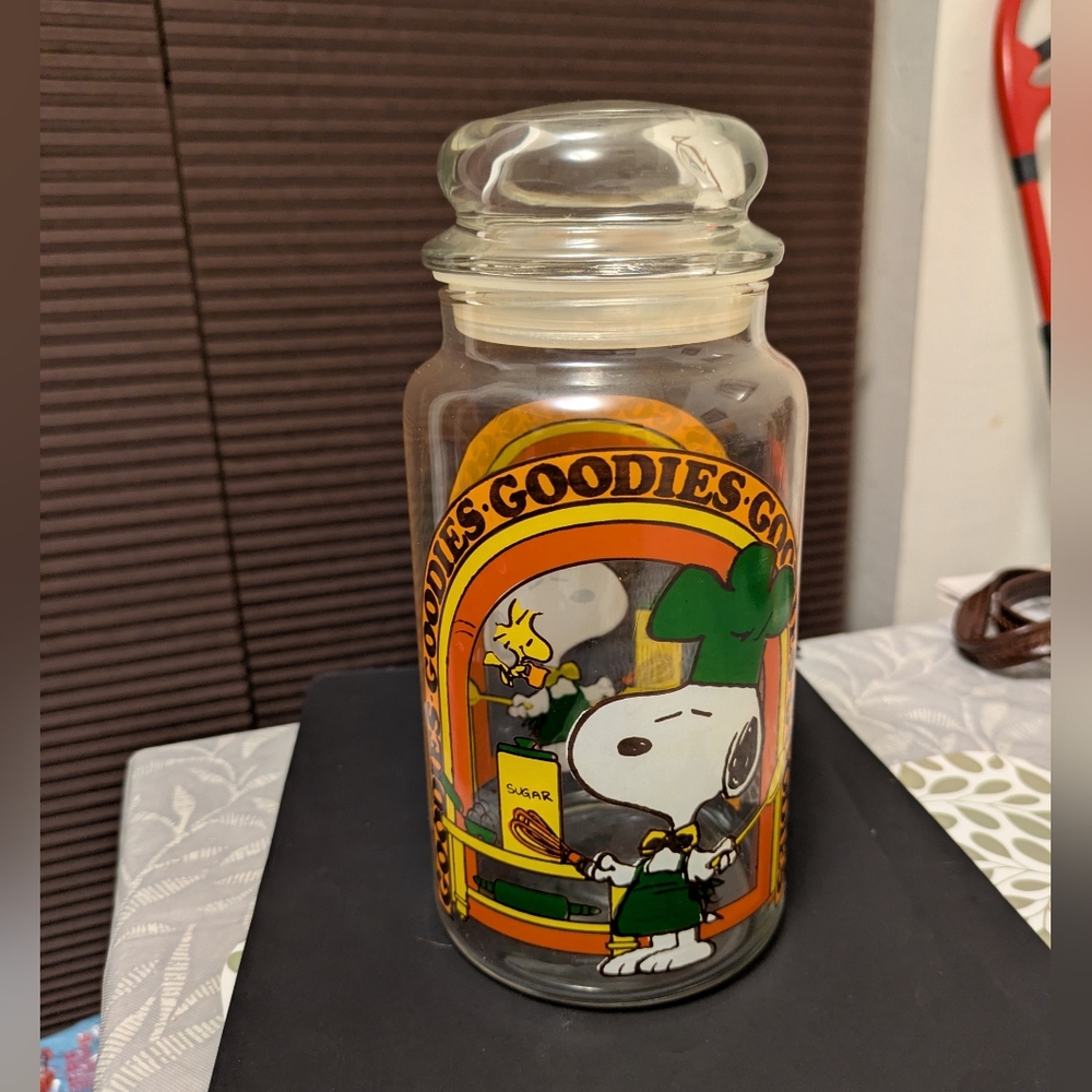 Rare Vintage Snoopy and Woodstock Glass Cookie Jar